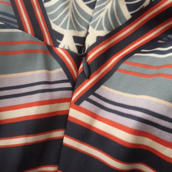 Forever 21 Abstract Print Bodycon Dress Si… - Picture 10 of 11